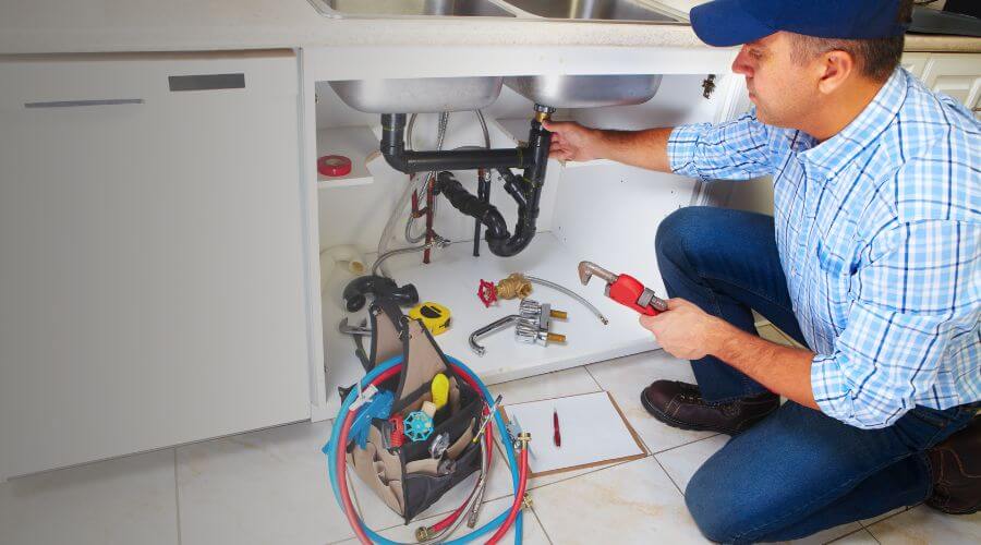 Local expert plumbing services in Elnora, IN